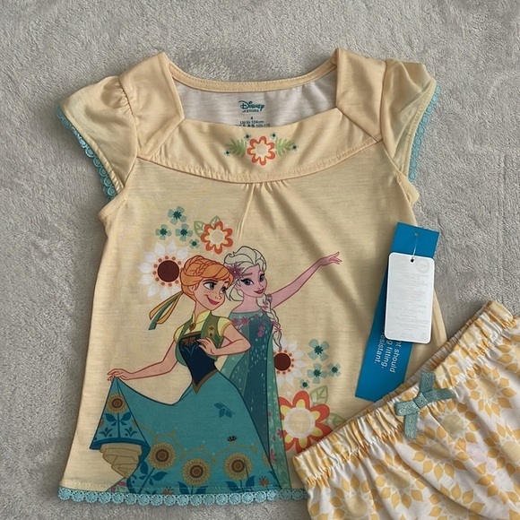 Disney Store Frozen Elsa/Anna (2) PC Pajama Set - Picture 5 of 11